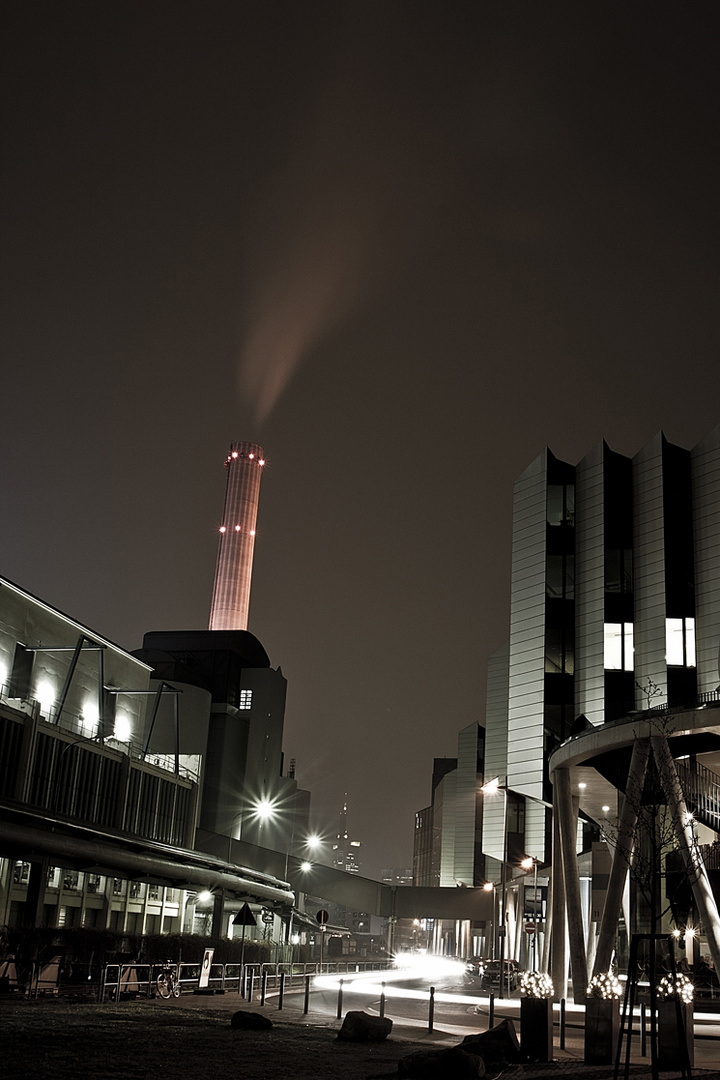 Kohlekraftwerk Westhafen Frankfurt bei Nacht
