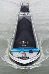 Kohletransport auf den Rhein