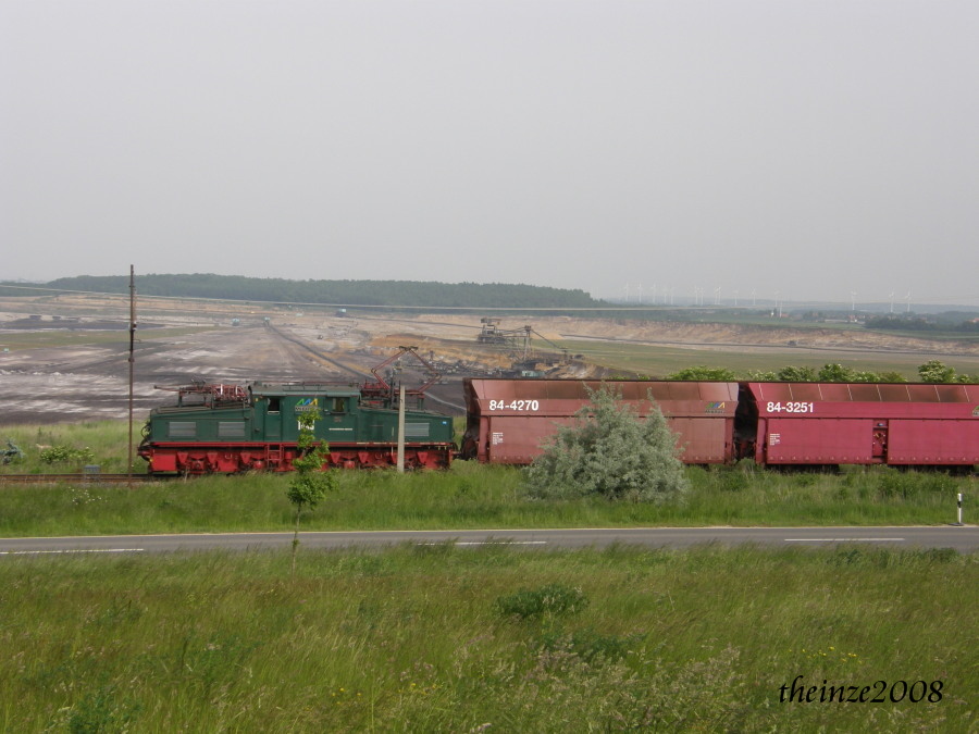 Kohlezug und Tagebau Profen (Baufeld Schwerzau )