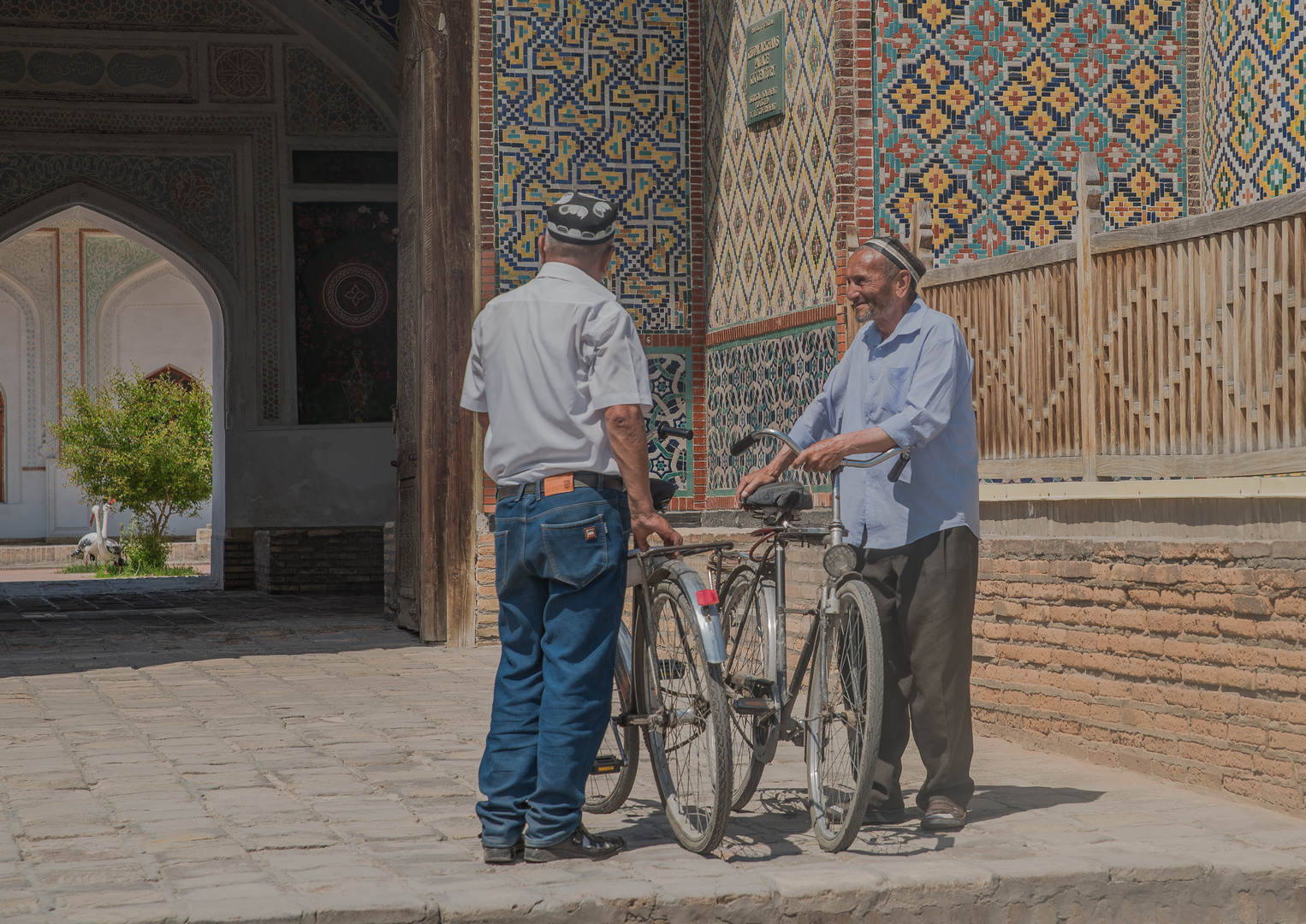 Kokand - Moschee - Kommen und Gehen