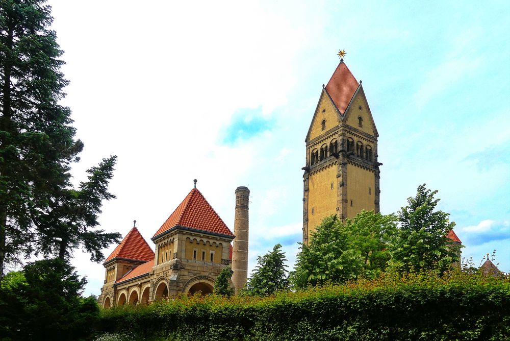 Kolumbarium und Glockenturm