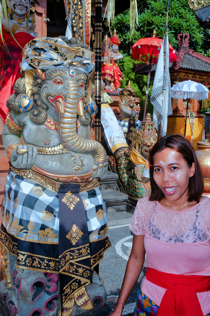 Komang beside the Ganesha statue