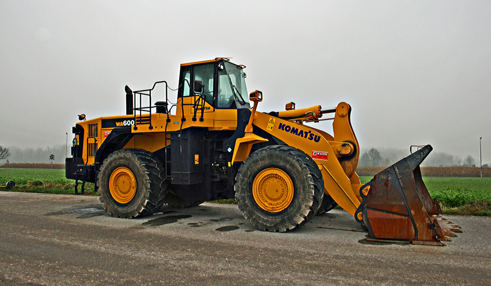 Komatsu WA 600