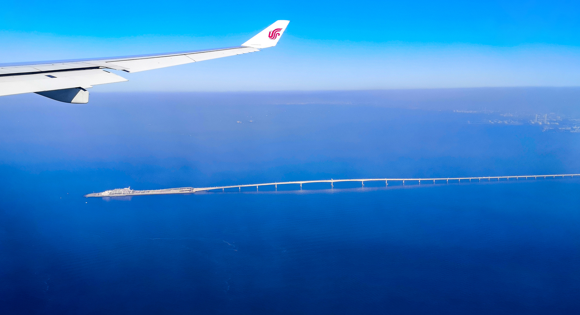 Kombination aus Brücke und Tunnel