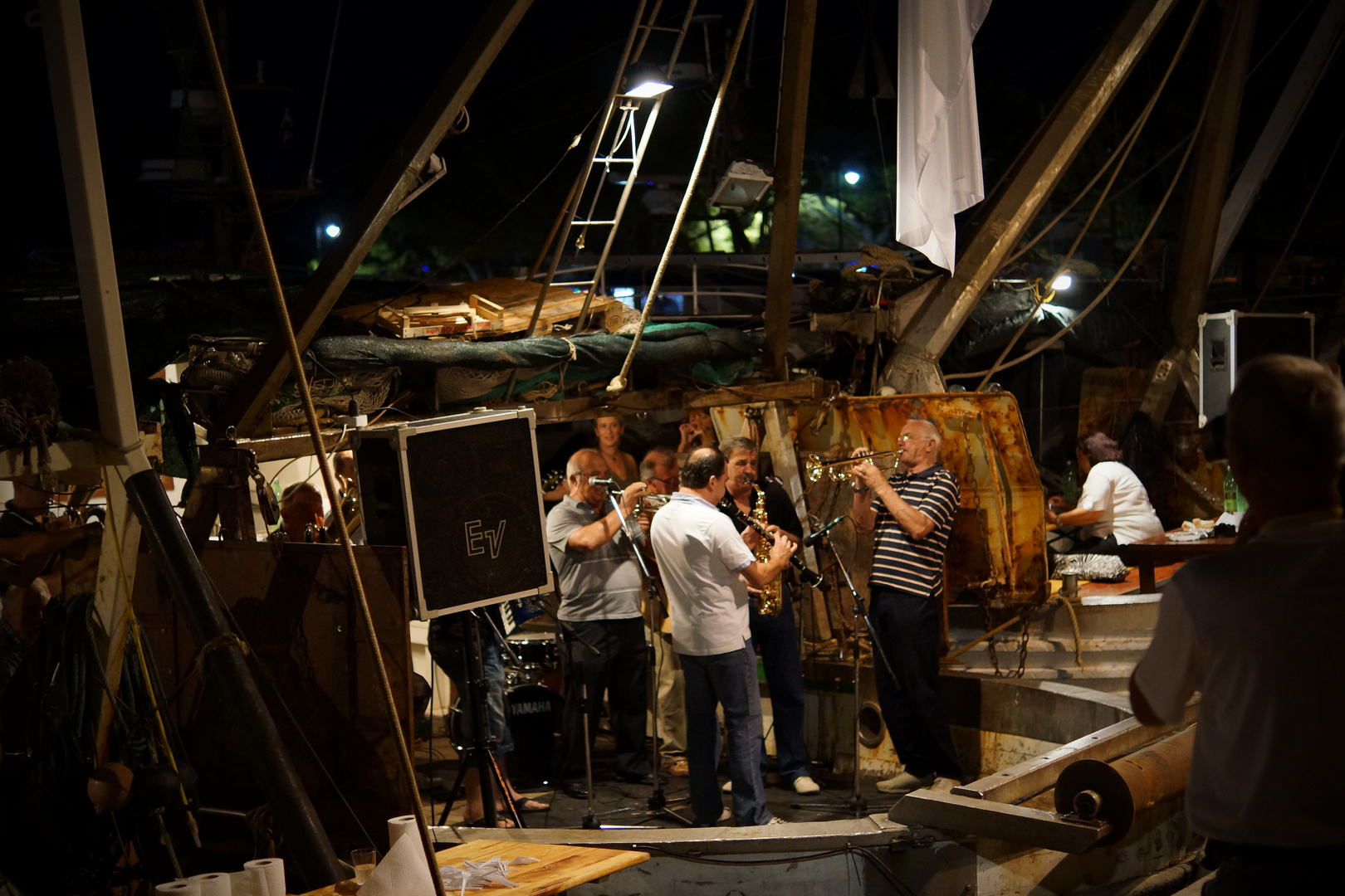 Kombo auf Fischerboot in Novigrad