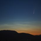 Komet C/2020 F3 NEOWISE und "leuchtene Nachtwolken" (NLC)