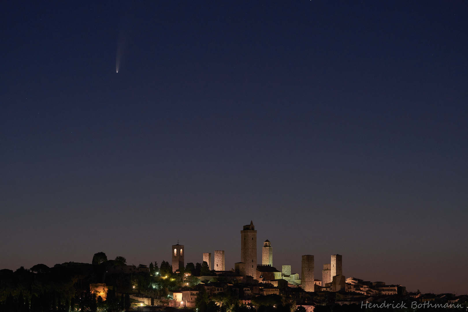 Komet über San Gimignano