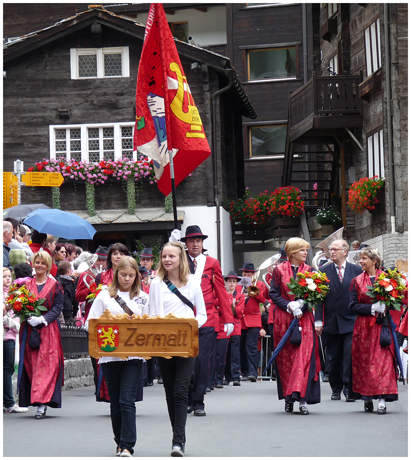 Komm mit! Nr. 15 Folklore Festival