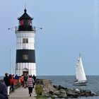 Kommen und Gehen am Leuchtturm Schleimünde