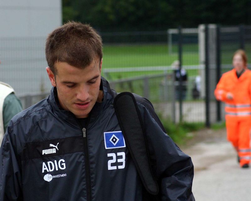 Kommt da die Hamburger Stadtreinigung, um van der Vaart zu entsorgen? Nicht doch...