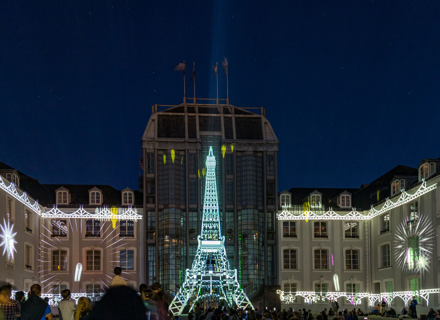 Kommt der Turm halt zu uns....