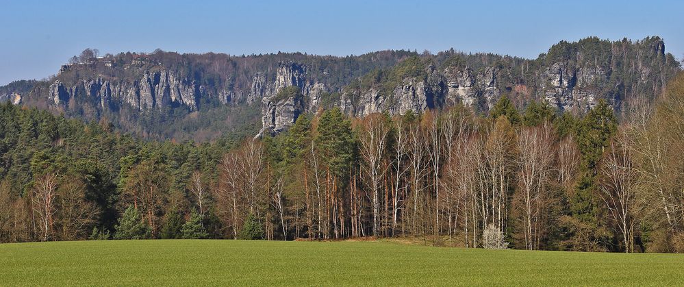 Komplette Sicht auf die Bastei in der Sächsischen Schweiz...