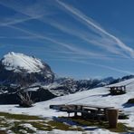 Kondensfurzer über der Seiser Alm