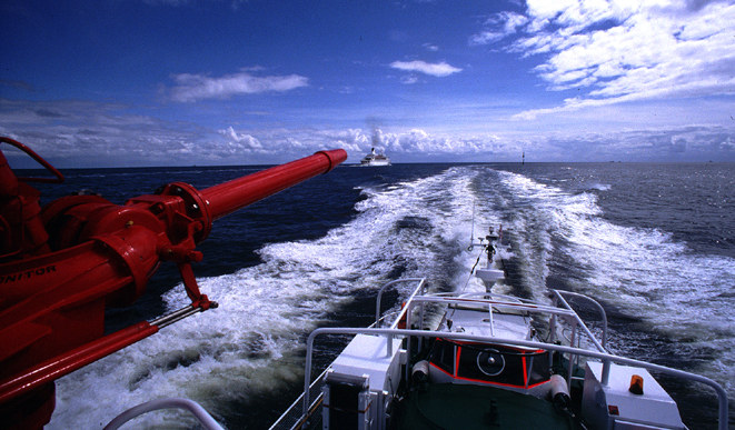 "Kondensstreifen" eines Schiffes