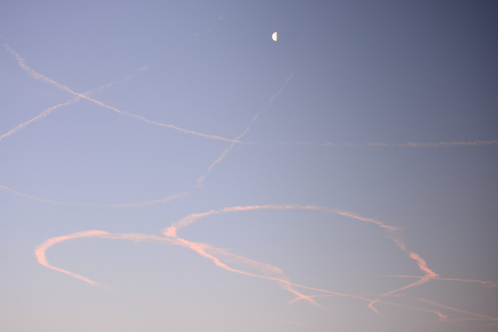 Kondensstreifen oder Chemtrails