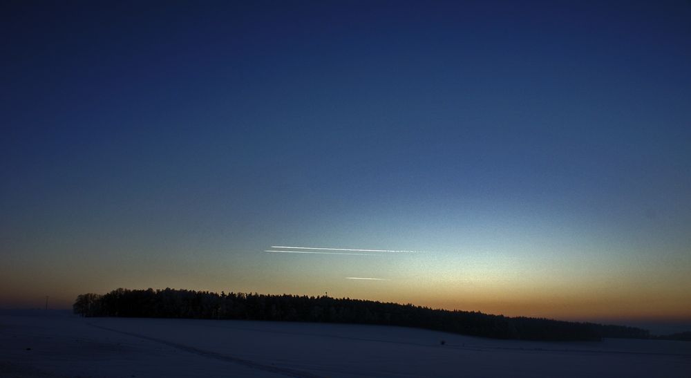 Kondenz(s)streifen am Bayrischen Himmel