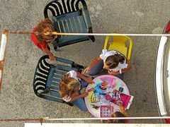 Konferenz der kleinen Mädchen / Conferenza delle ragazze piccole