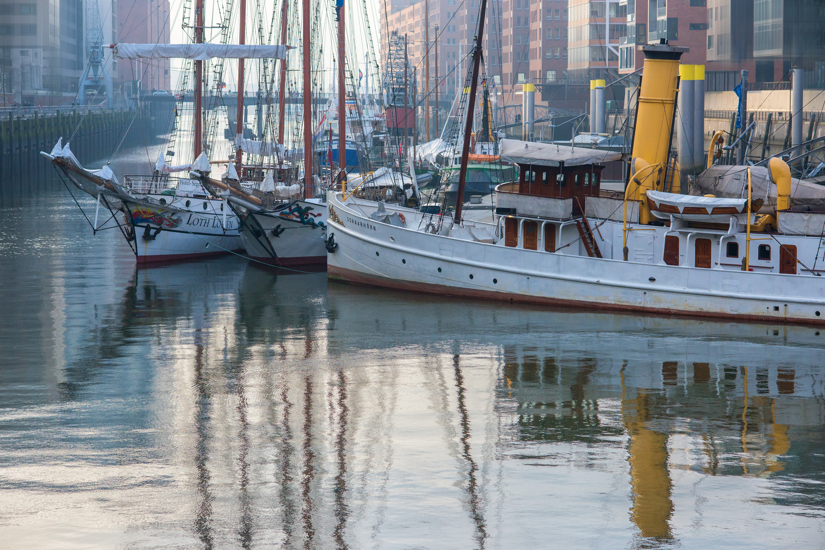 "Konferenz im Hafen ..."