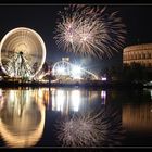 Kongresshalle in Nürnberg mit Volksfest