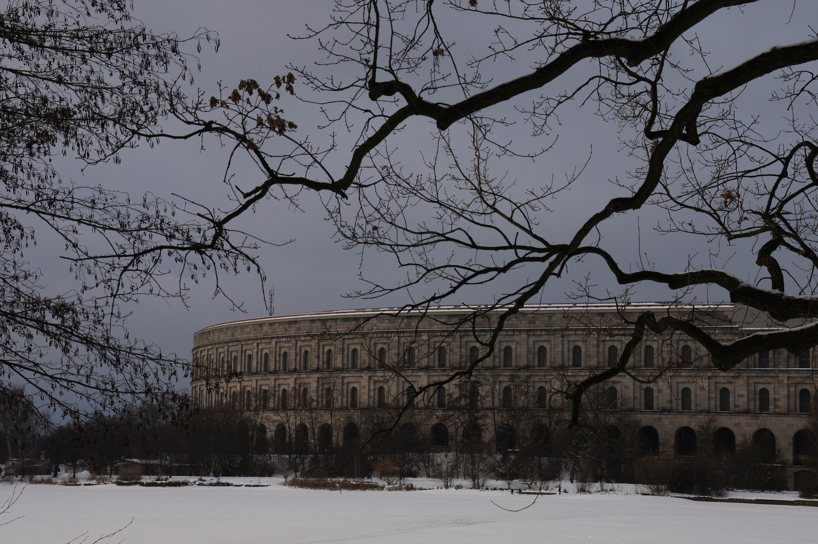 Kongresshalle mit Dutzenteich