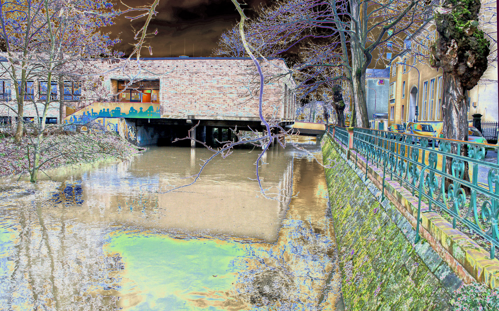 Kongresshalle und Hochwasser an der Wieseck in Gießen