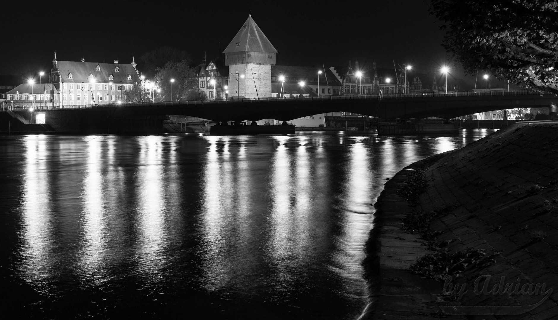 Konstanz alte Rheinbrücke bei Nacht