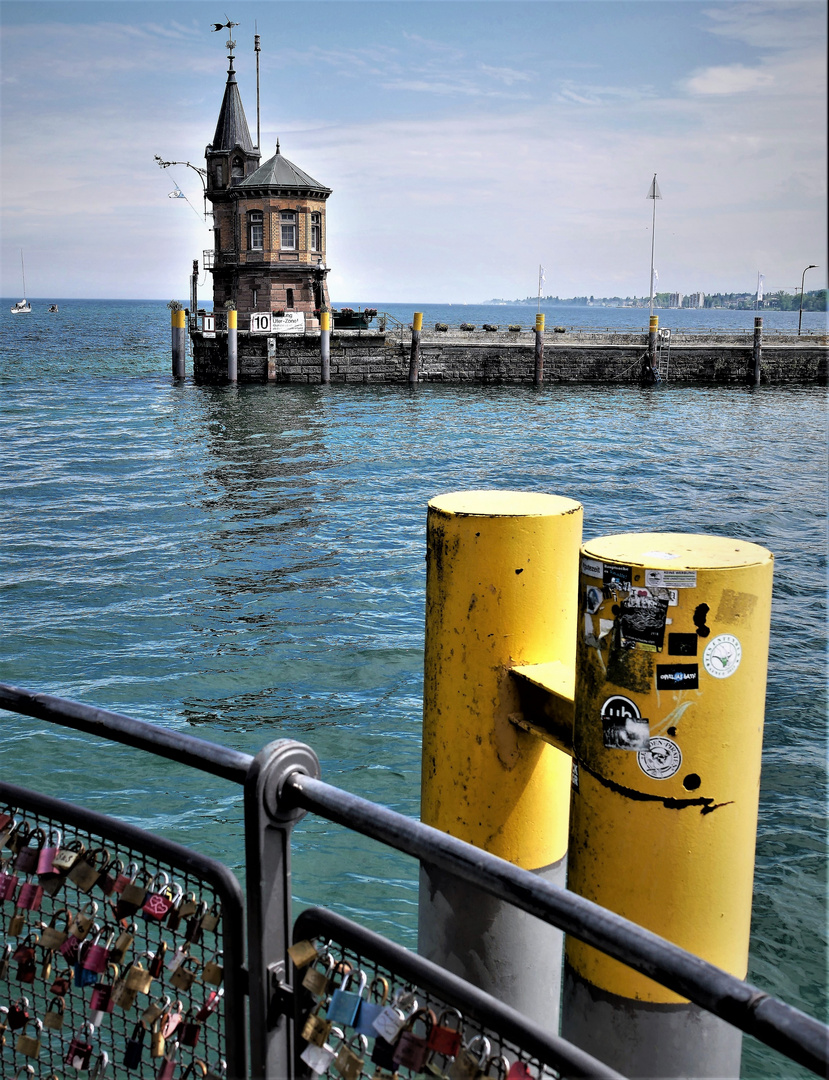 Konstanz - Die Hafenausfahrt von der Imperia aus gesehen