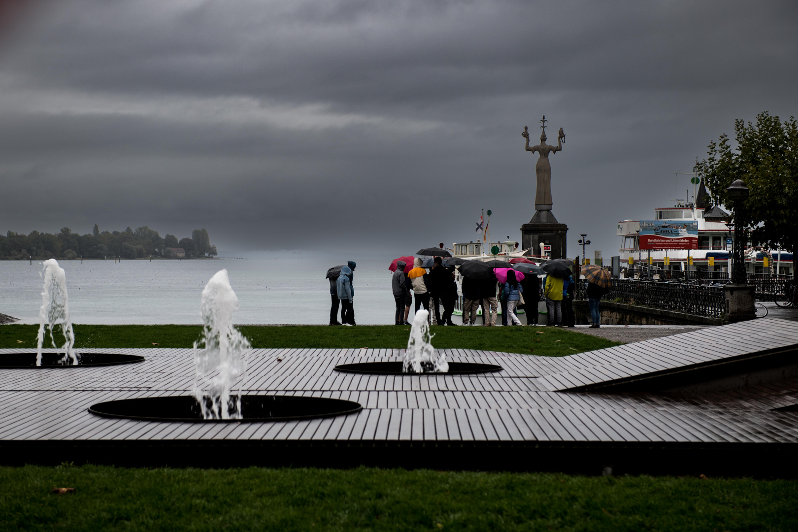 Konstanz Hafen im Regen