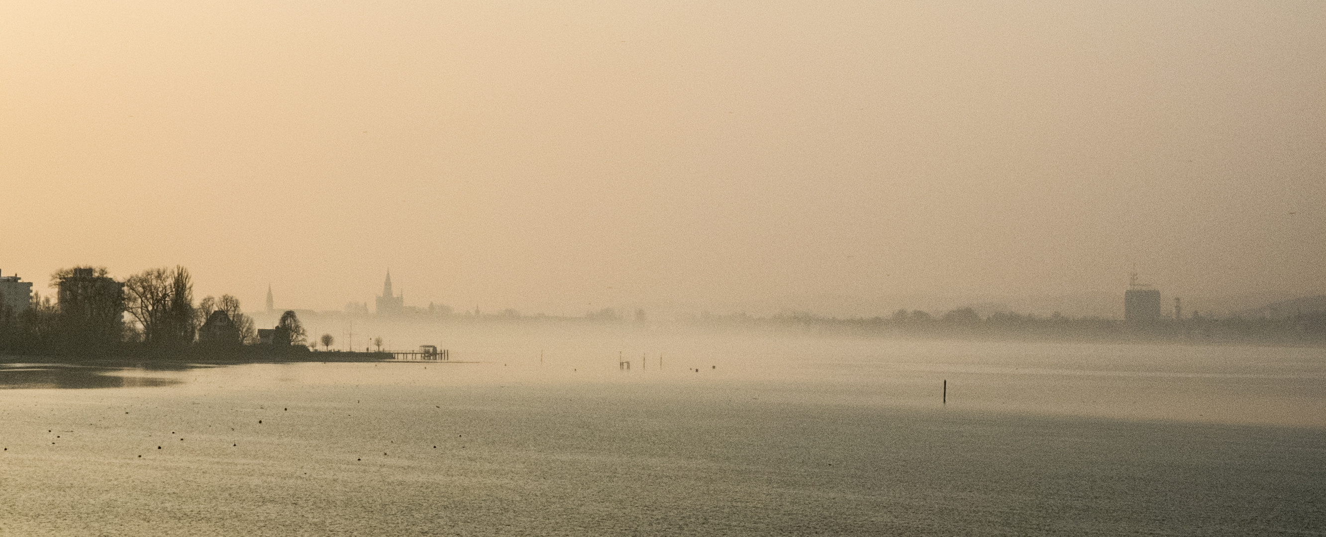 Konstanz im Nebel