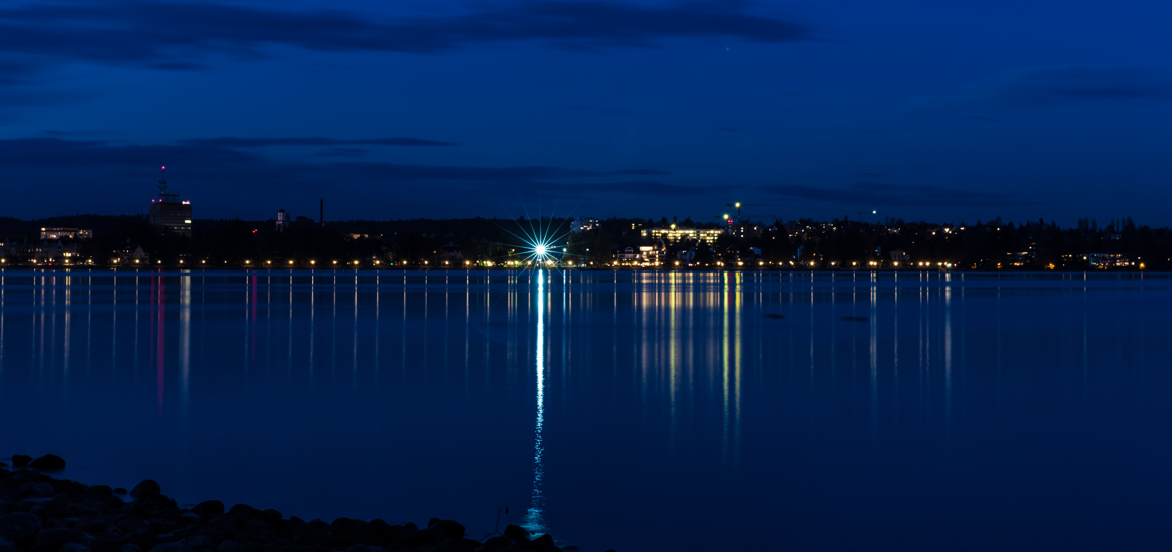 Konstanz Seestrasse bei Nacht