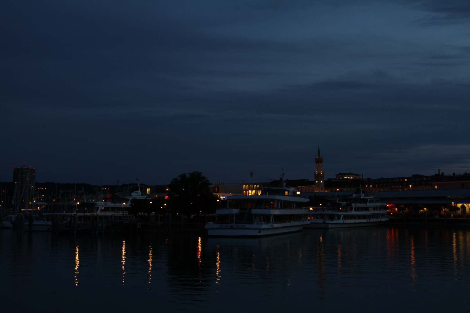 Konstanzer Hafen bei Nacht