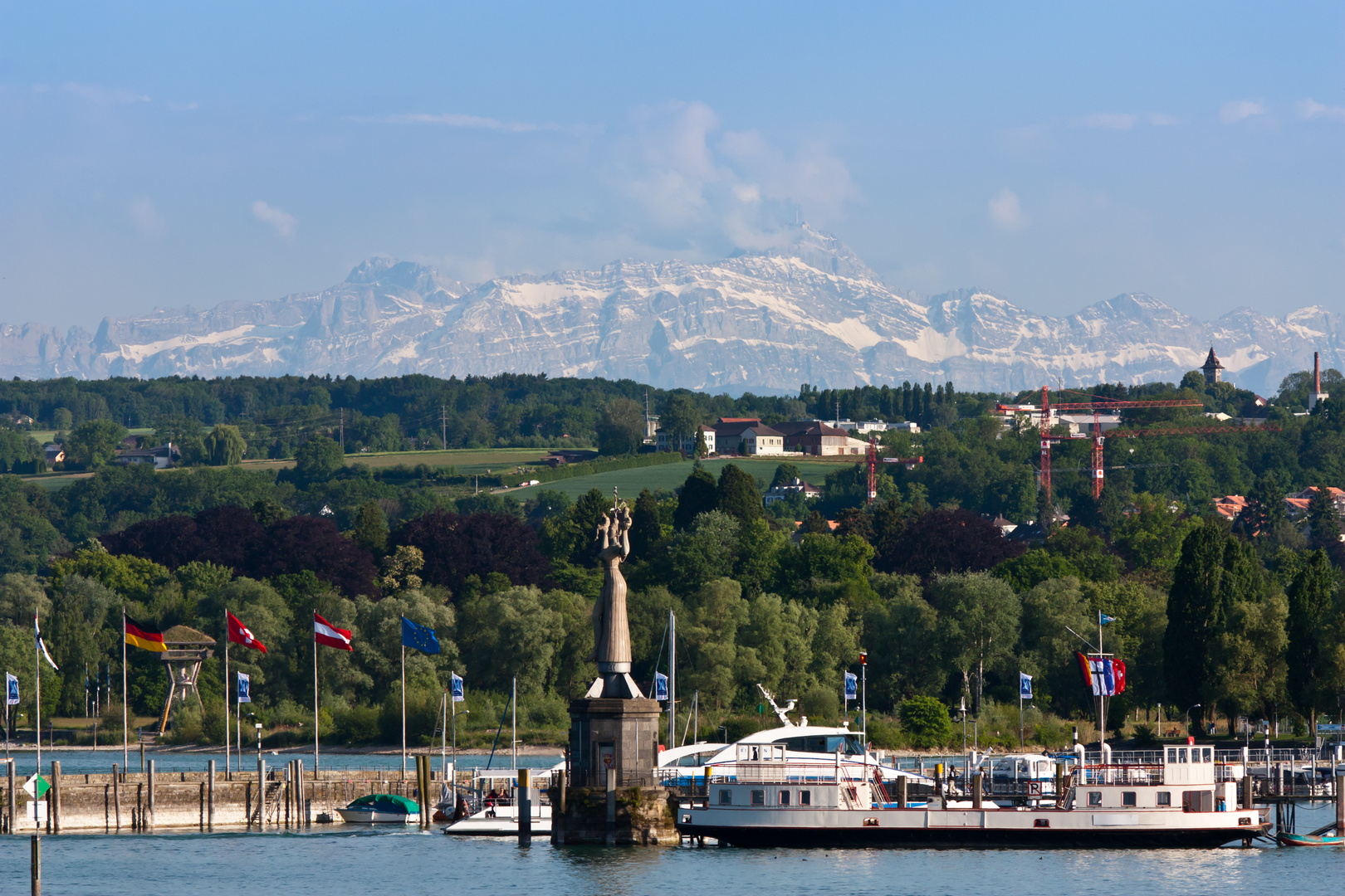 Konstanzer Hafen und Säntis