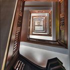 °* Kontorhaus-Treppe >