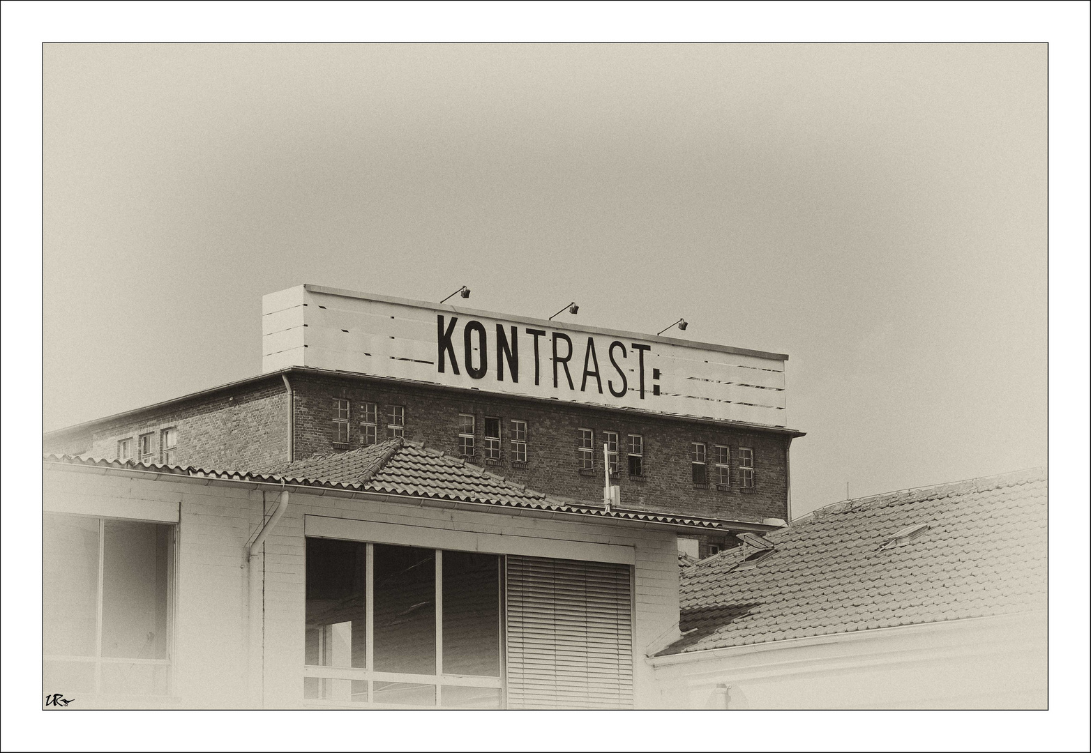 „KONTRAST“