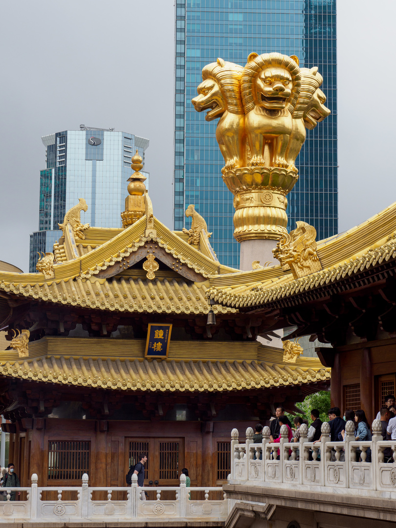 Kontraste im Jing'an Tempel
