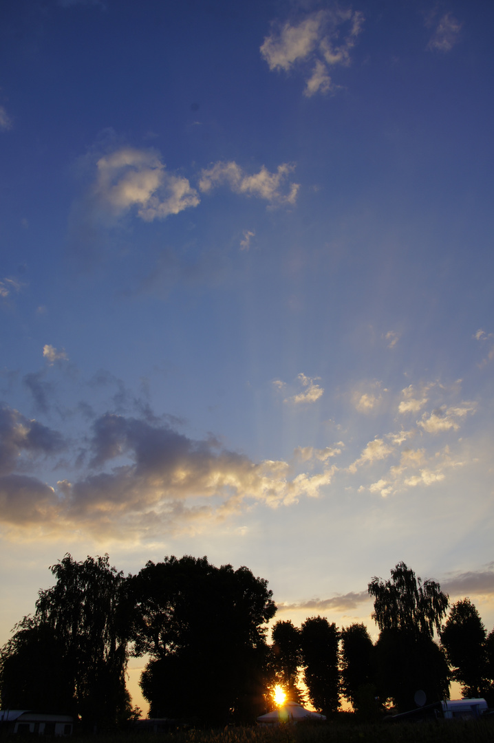 kontrastreicher himmel