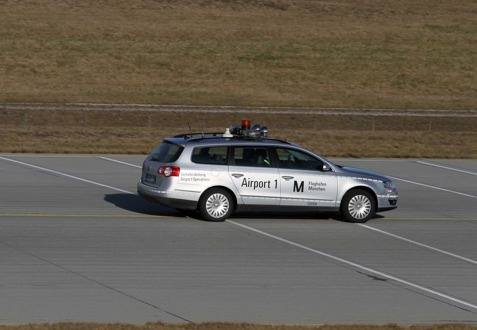 Kontrollfahrt über RWY 08L MUC