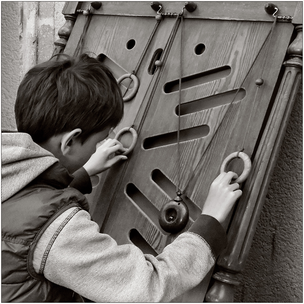 Konzentration Foto & Bild | kind, streetfotografie, spiel Bilder auf