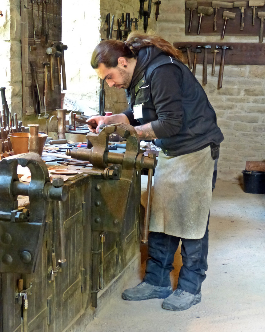 konzentriert bei der Arbeit