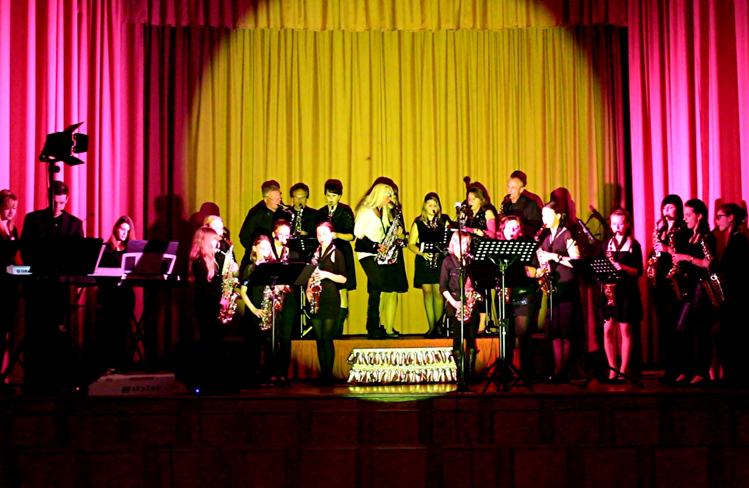 Konzert mit Saxophonistin und Kinder-u. Jugendorchester