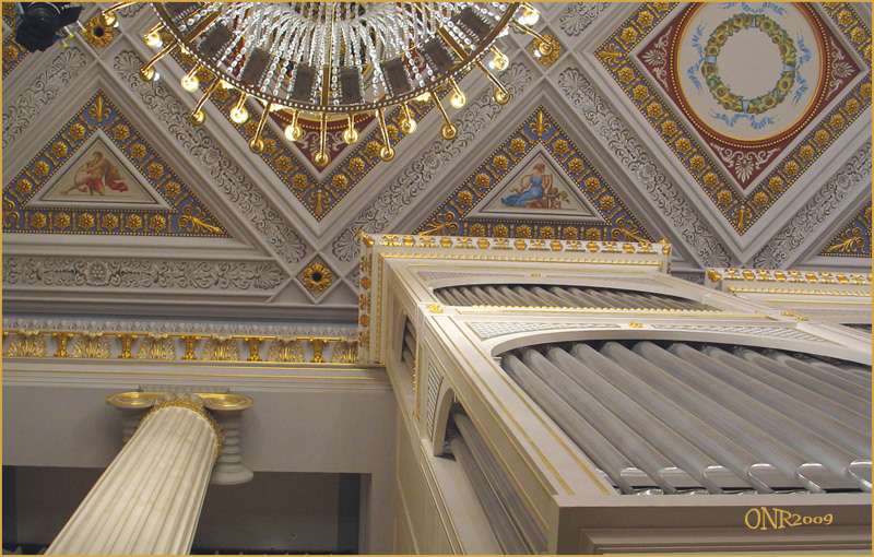 Konzerthaus am Gendarmenmarkt/Decke-Perspektive mit Orgel