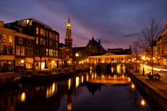 Koornbrug und Stadthuis von Leiden, Holland