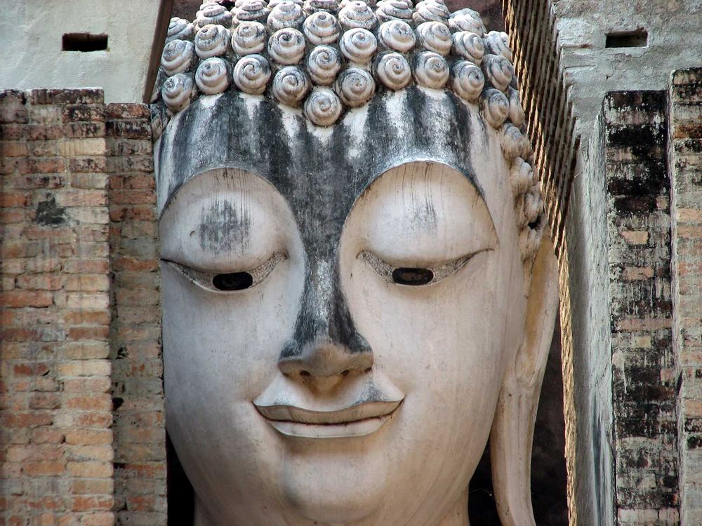 Kopf des Buddha im Wat Si Chum in Sukhothai