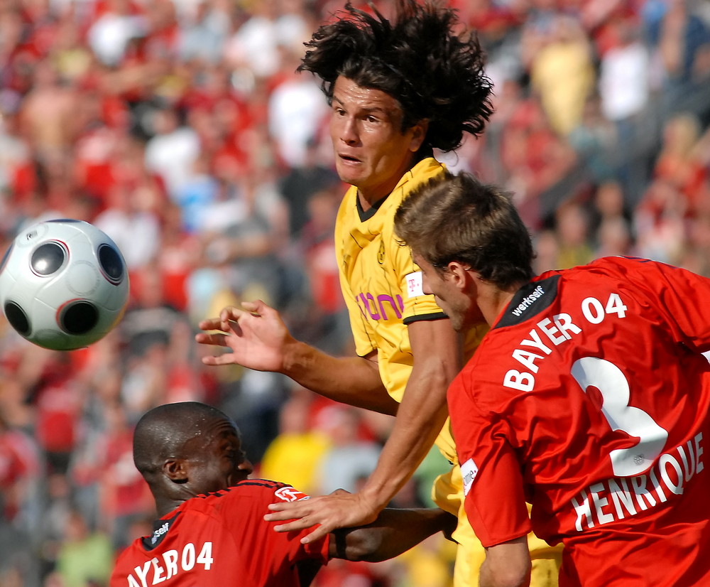 Kopfball mit wehenden Haaren