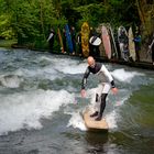 Kopfstand im Eisbach_1