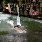 Kopfstand im Eisbach_3