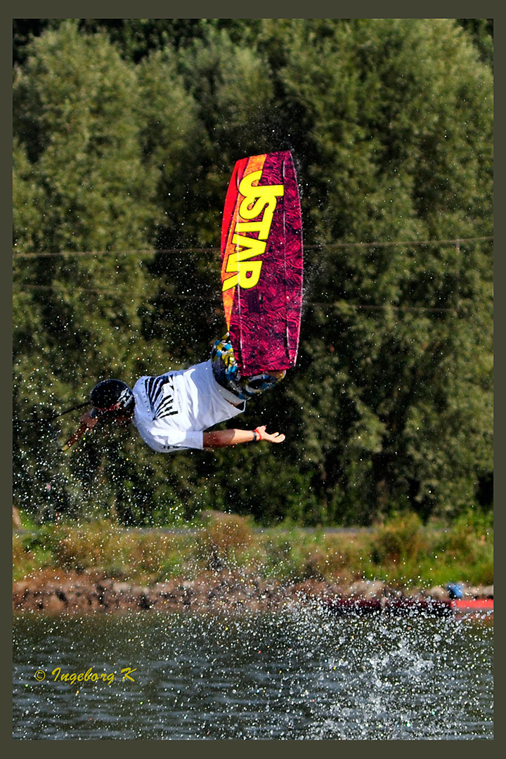 Kopfstand - Wakeboard-Meisterschaften