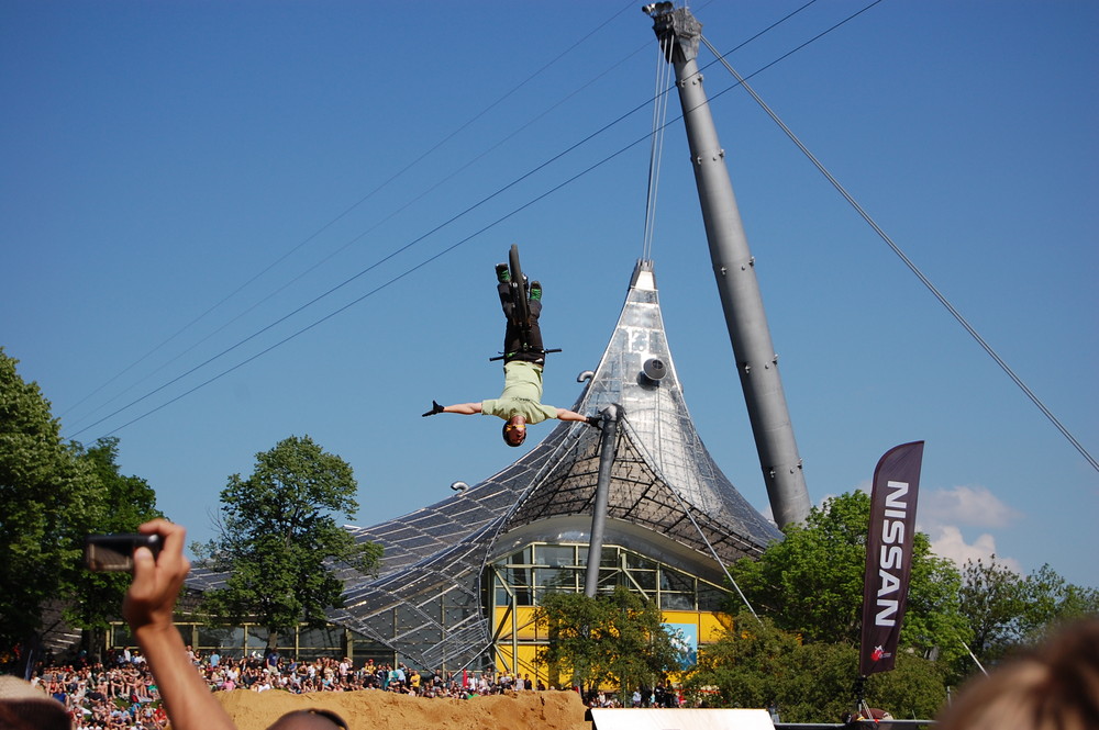 Kopfüber in Richtung Olympia Schwimmhalle München