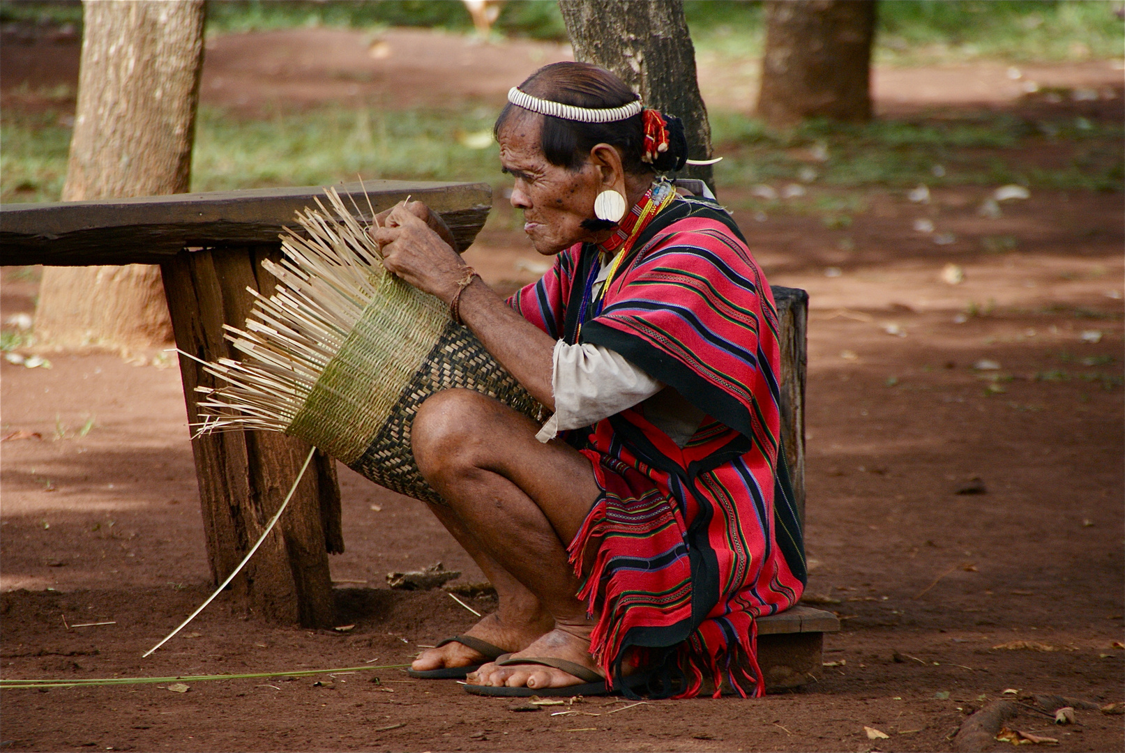 korbflechter, laos 2010