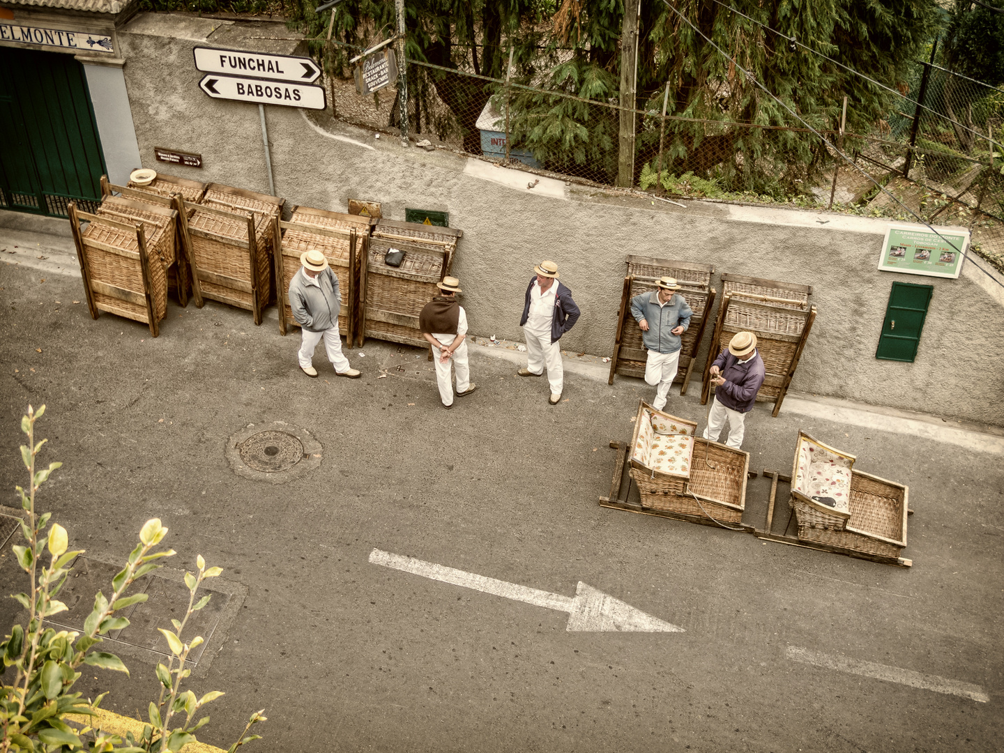 Korbschlittenfahrer in Monte (Madeira)